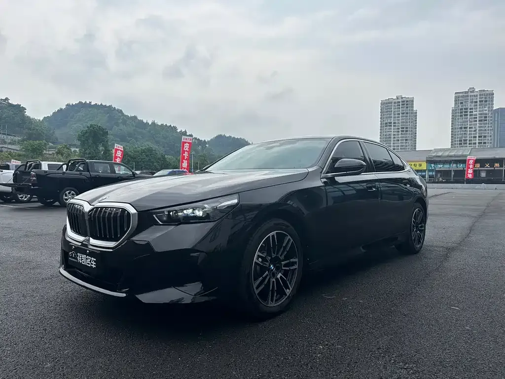 BMW 5 Series — фото 1