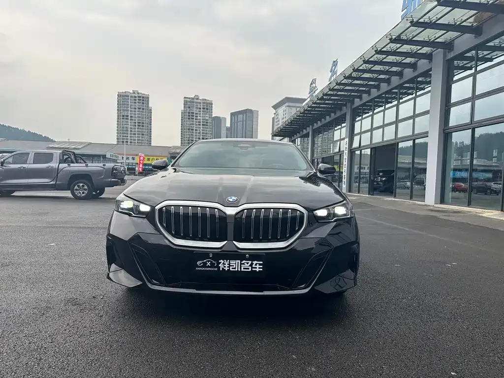 BMW 5 Series — фото 5