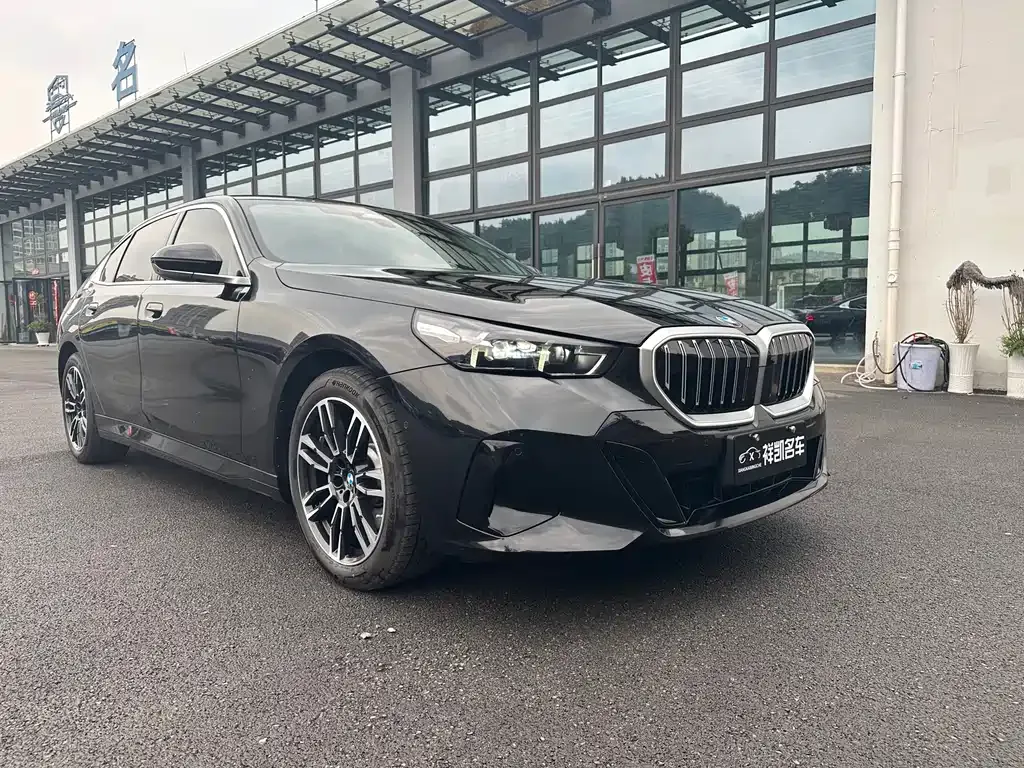 BMW 5 Series — фото 6