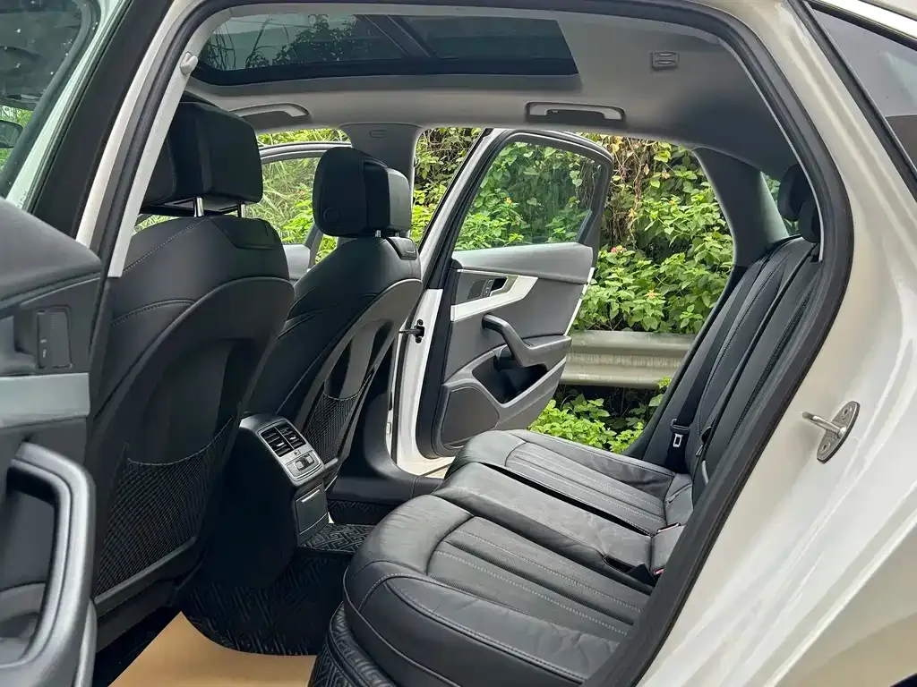 Audi A4L 2021 из CN, фото 7