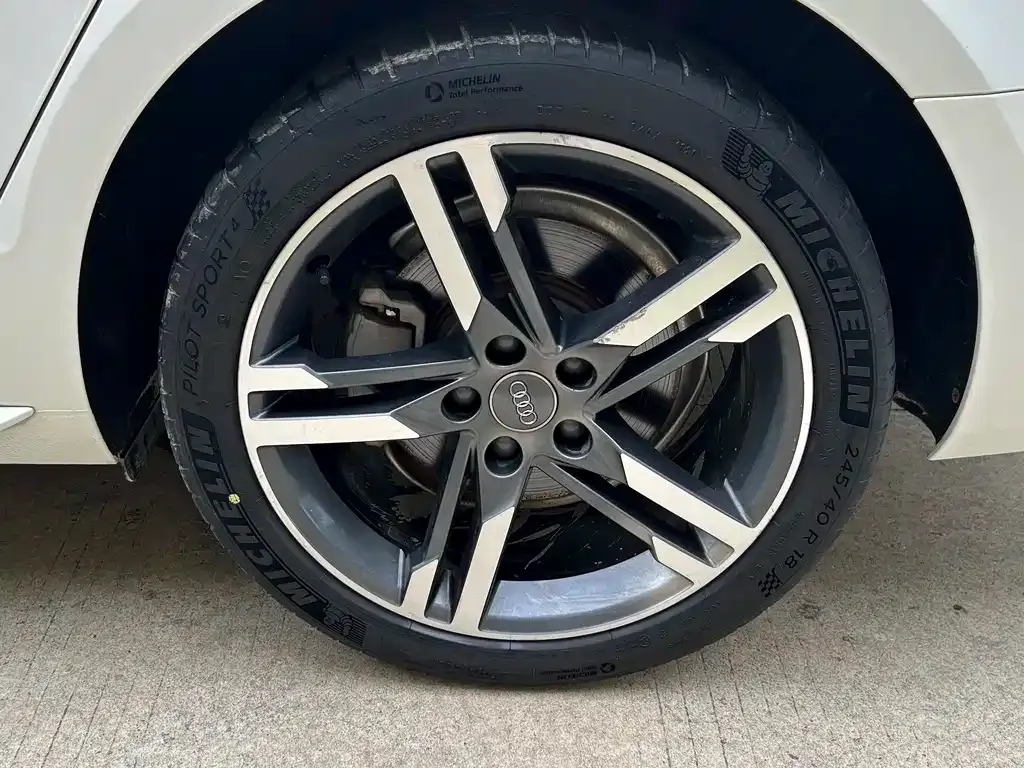 Audi A4L 2021 из CN, фото 4