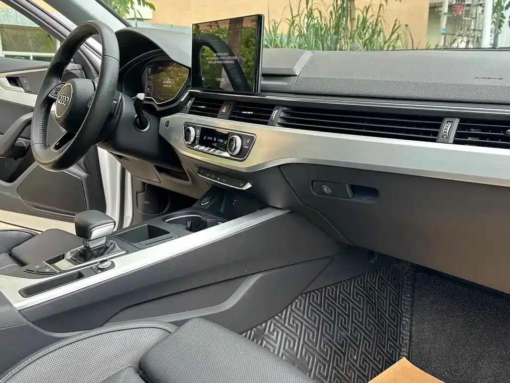 Audi A4L 2021 из CN, фото 8