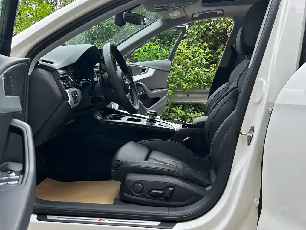 Audi A4L 2021 из CN, фото 5
