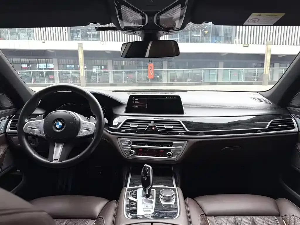 BMW 7 Series 2021 из CN, фото 8