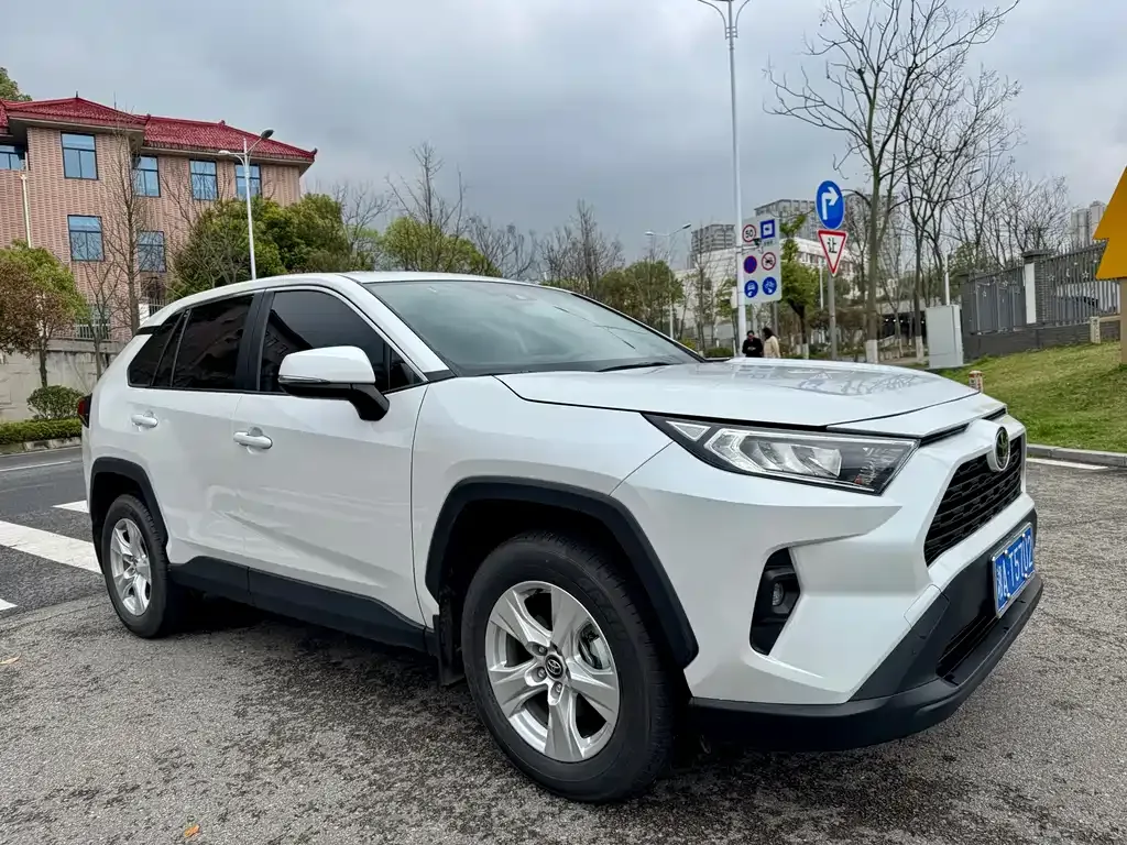 Toyota RAV4 2024 из CN, фото 8