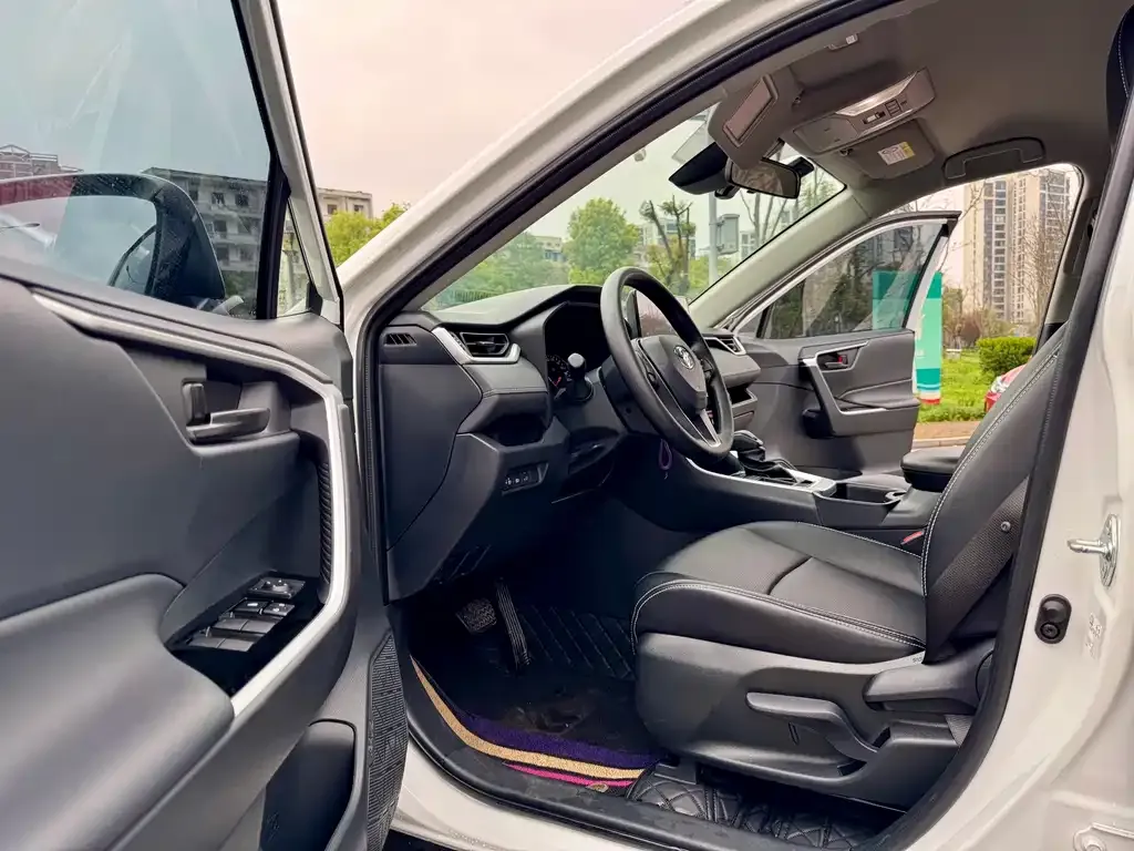 Toyota RAV4 2024 из CN, фото 4