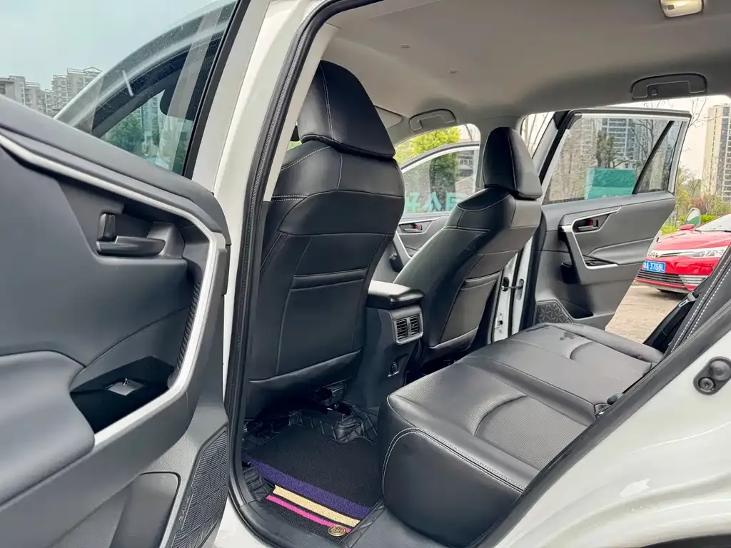 Toyota RAV4 2024 из CN, фото 3