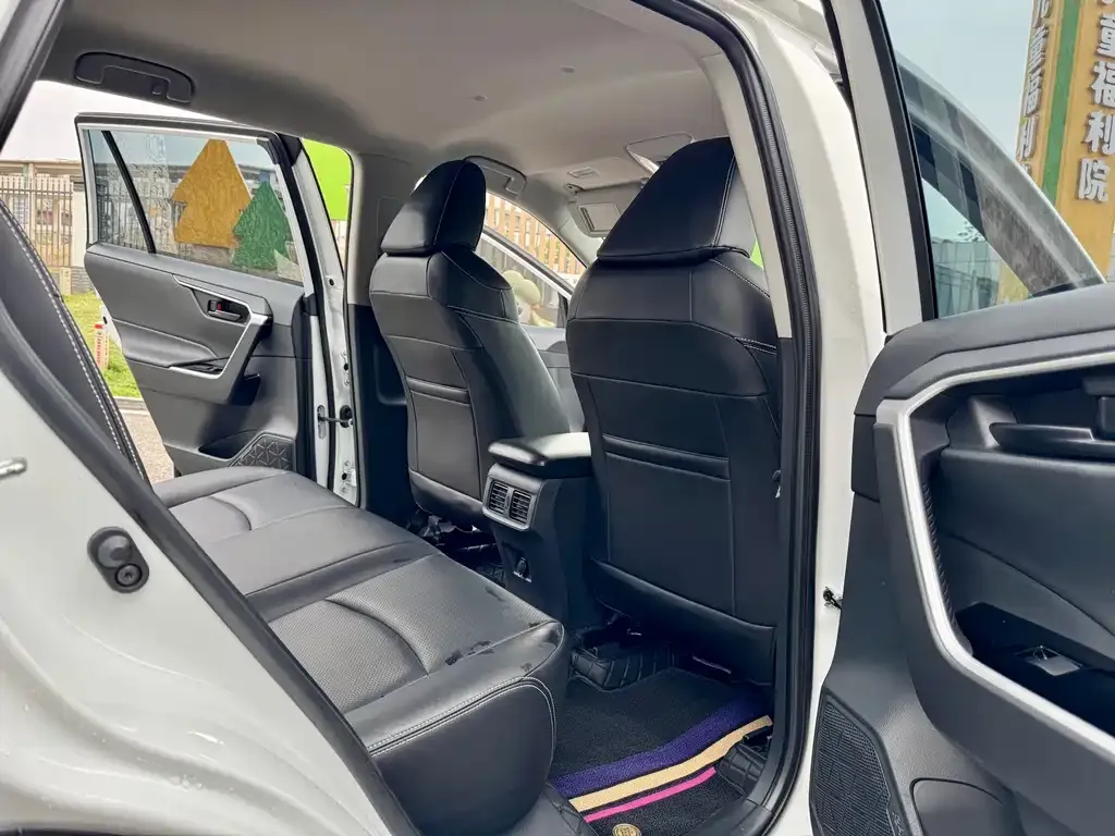 Toyota RAV4 2024 из CN, фото 2