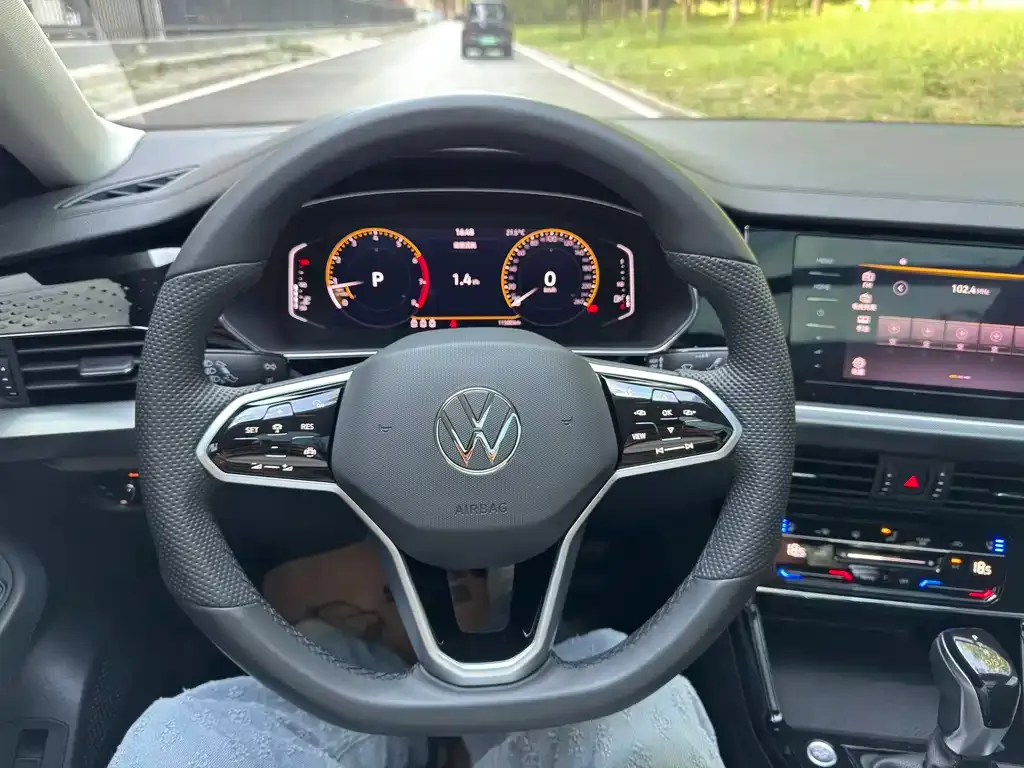 Volkswagen Passat — фото 7