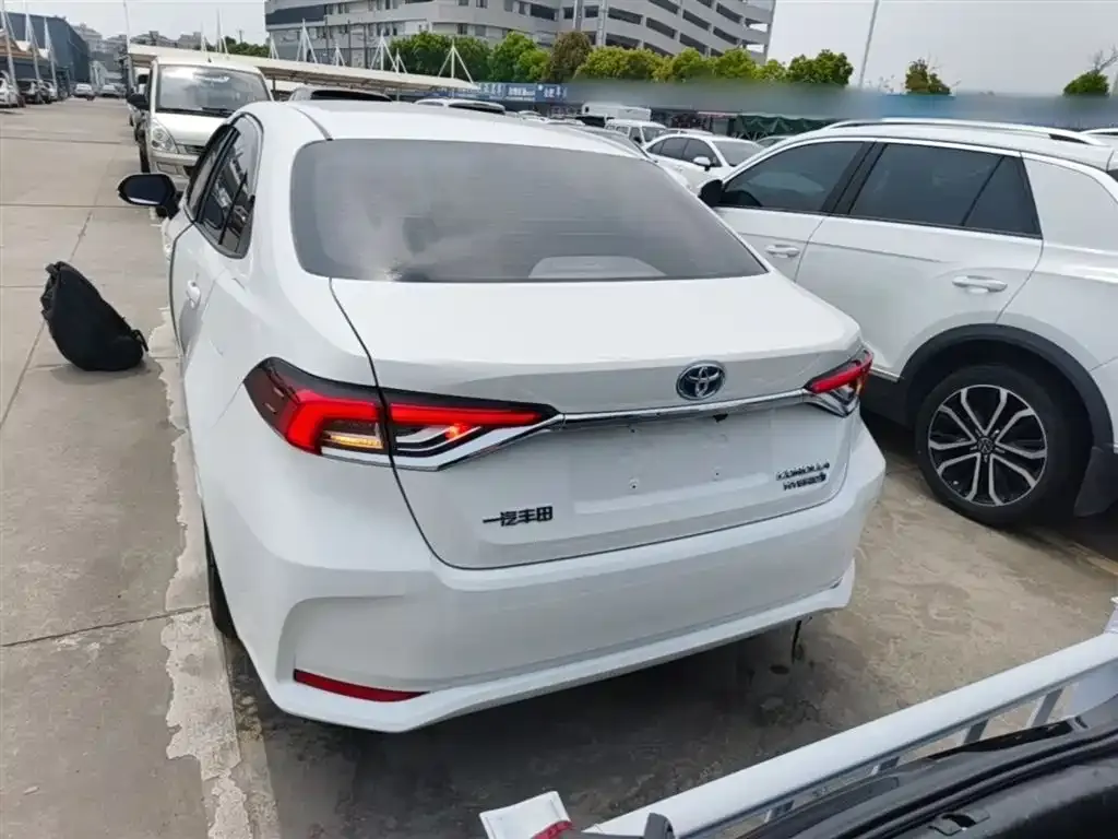 Toyota Corolla — фото 10