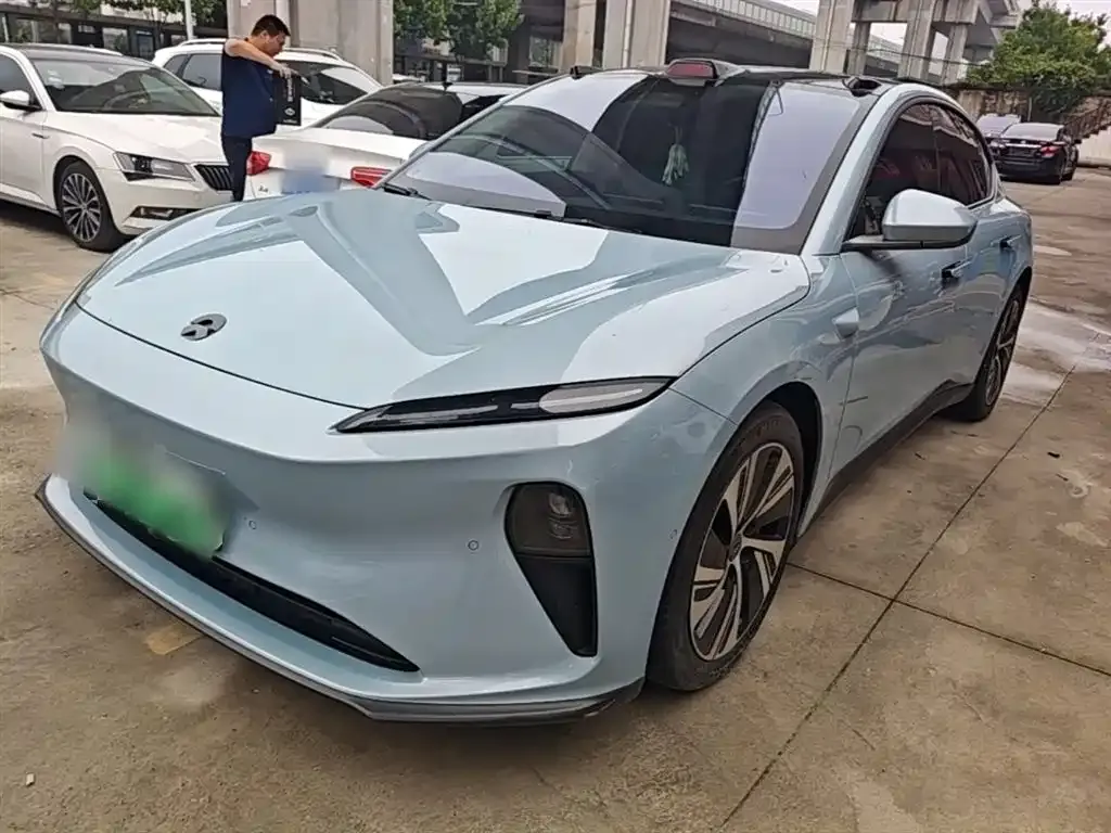 NIO ET5
