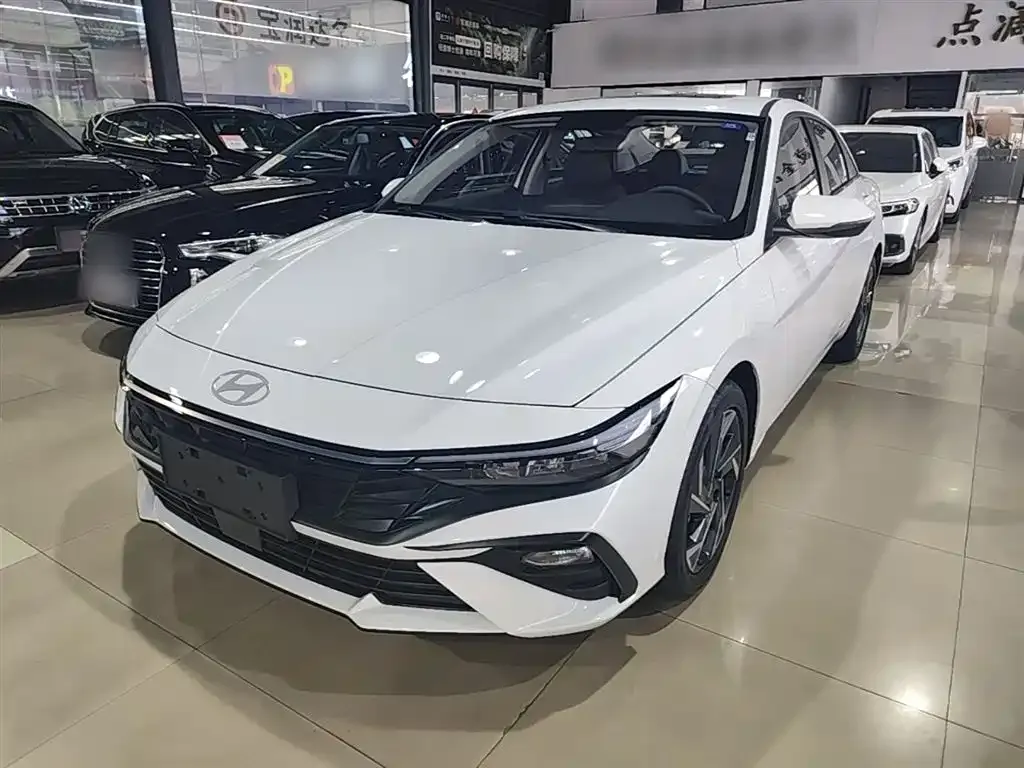 Hyundai Elantra — фото 2