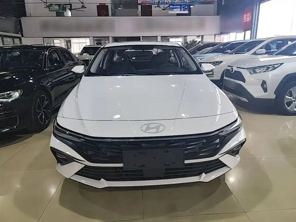 Hyundai Elantra — фото 3