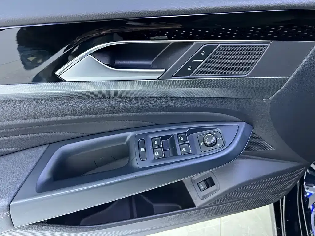 Volkswagen Passat — фото 10