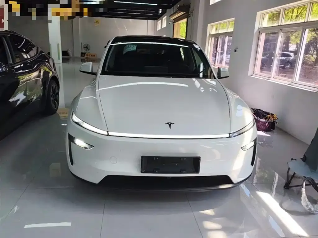 Tesla Model Y — фото 9