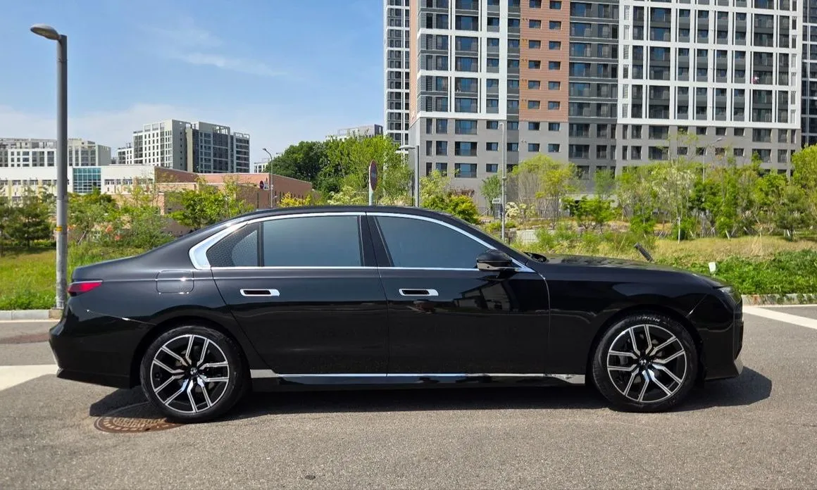 BMW 7-Series 2023 из KR, фото 2