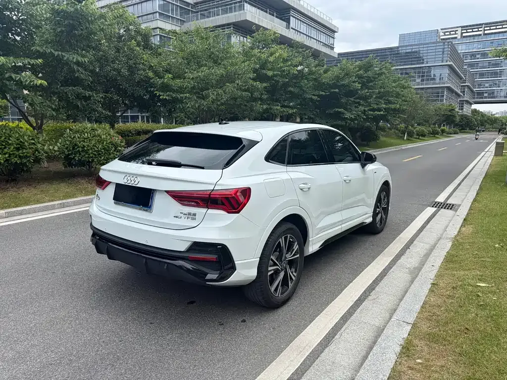 Audi Q3 Sportback — фото 10