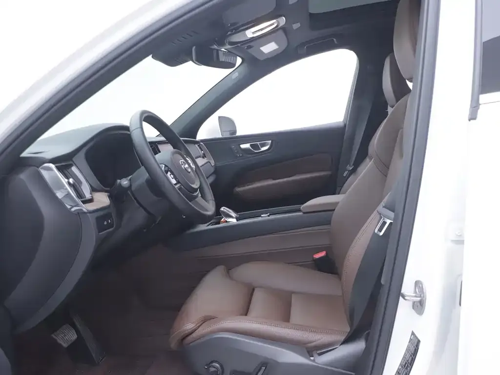 Volvo XC60 PHEV 2024 из CN, фото 4