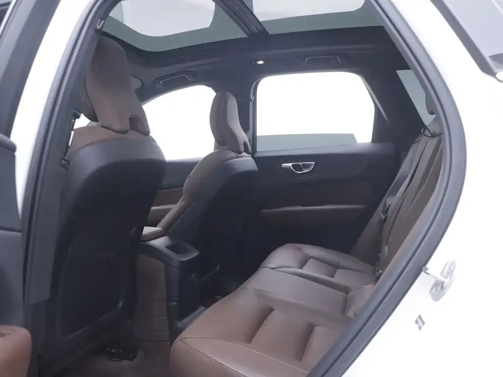 Volvo XC60 PHEV 2024 из CN, фото 6