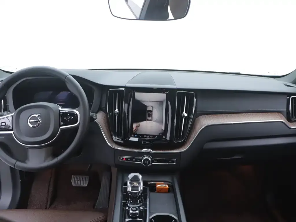Volvo XC60 PHEV 2024 из CN, фото 3