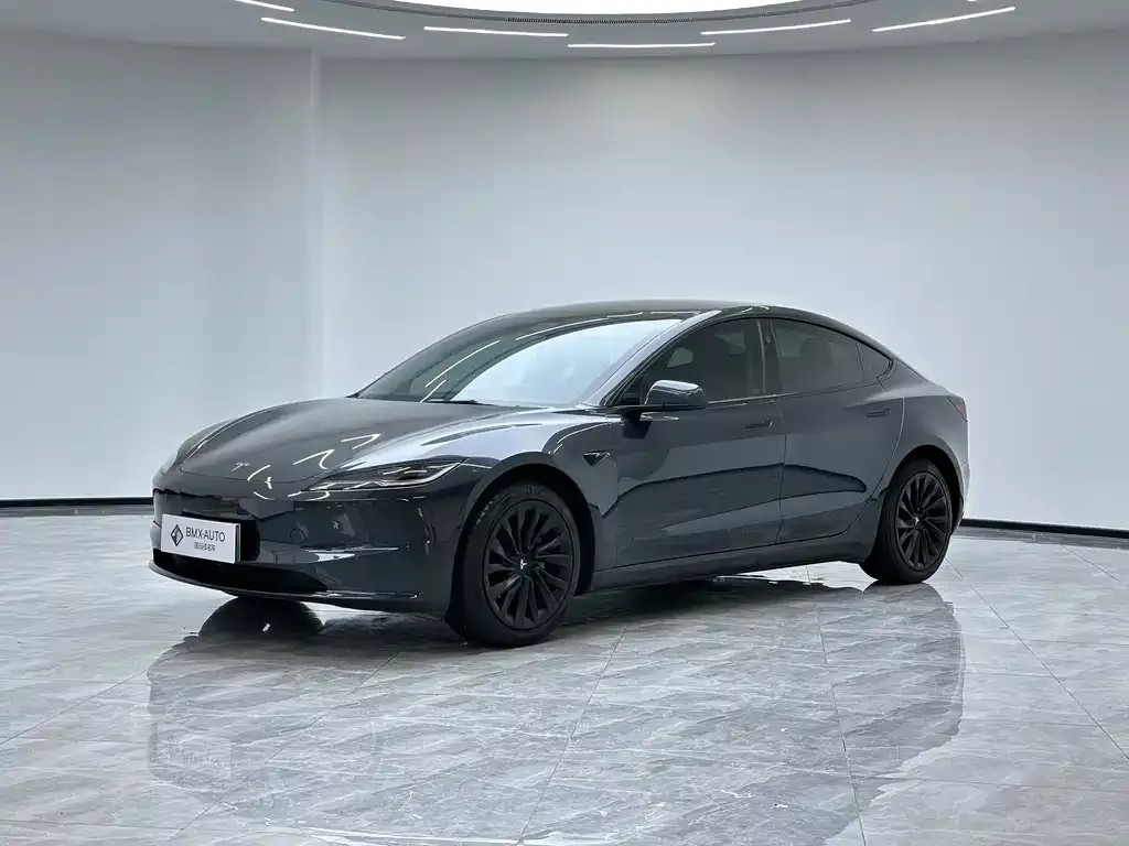 Tesla Model 3 — фото 1