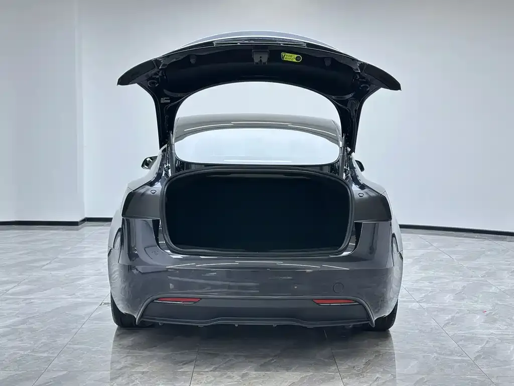Tesla Model 3 — фото 7