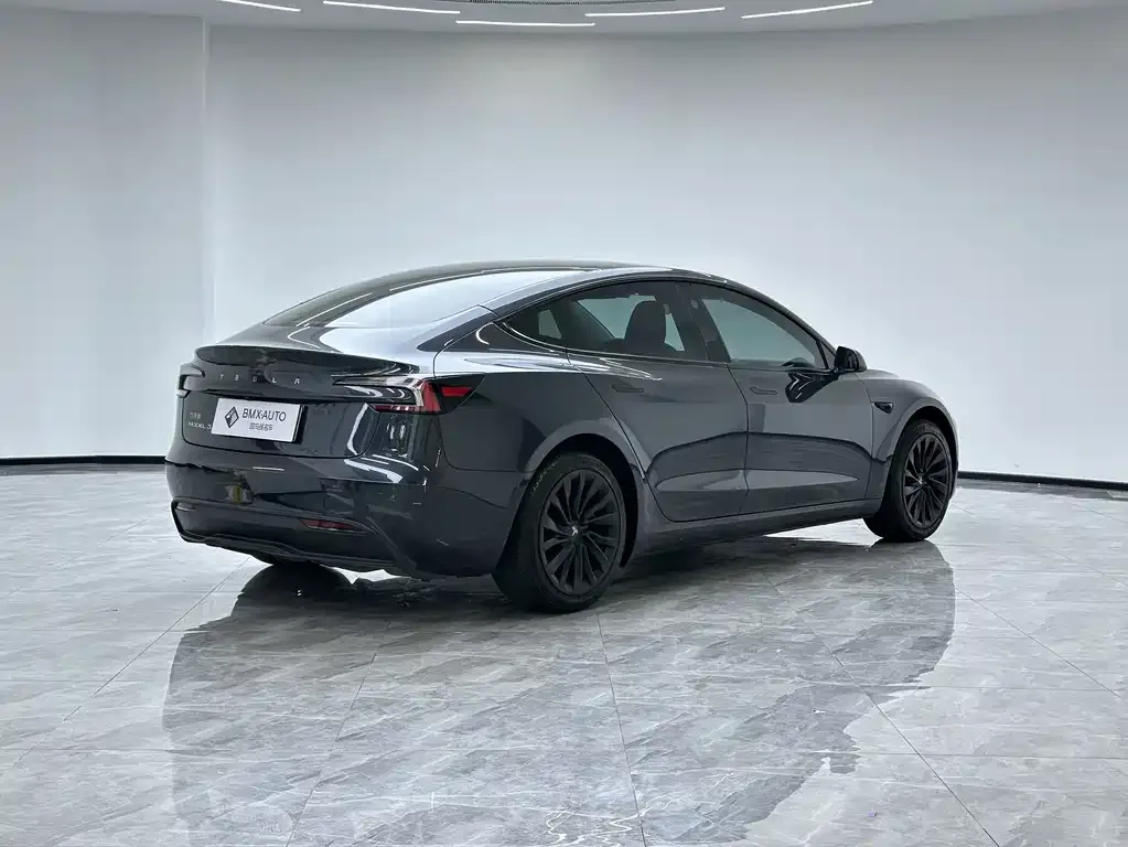 Tesla Model 3 — фото 9