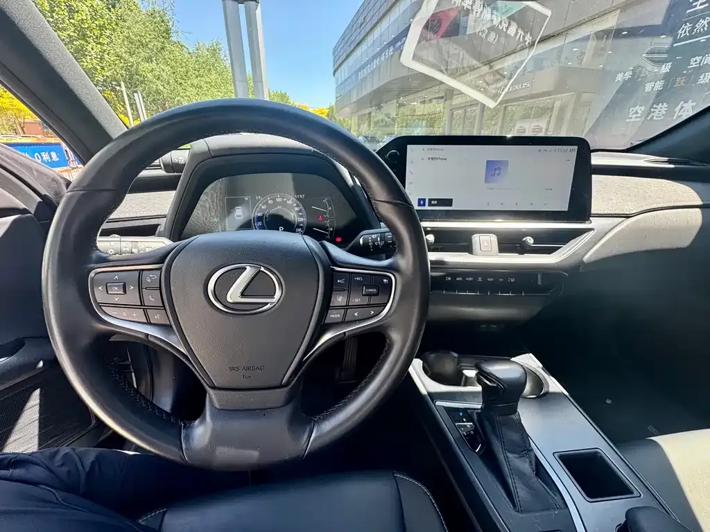 Lexus UX — фото 4