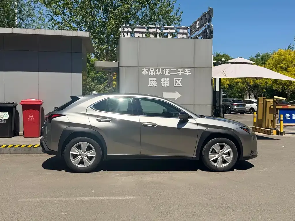 Lexus UX — фото 8