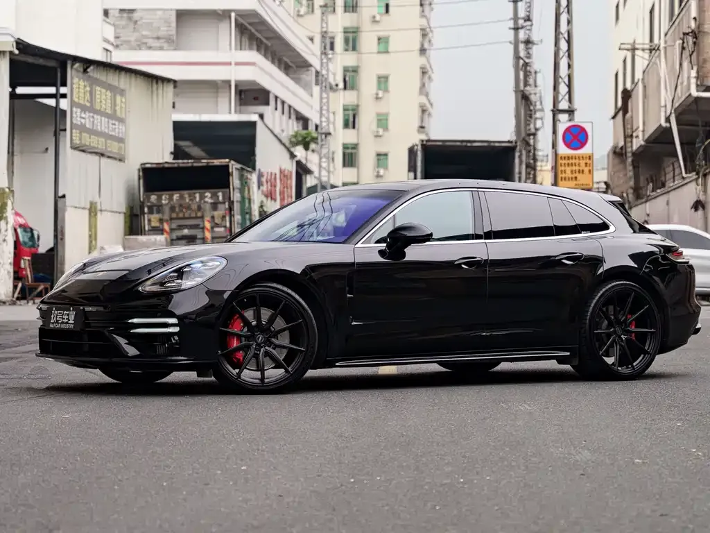 Porsche Panamera — фото 1