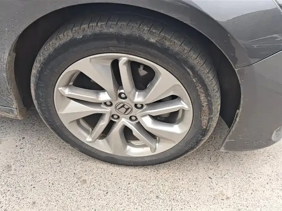 Honda Accord — фото 10