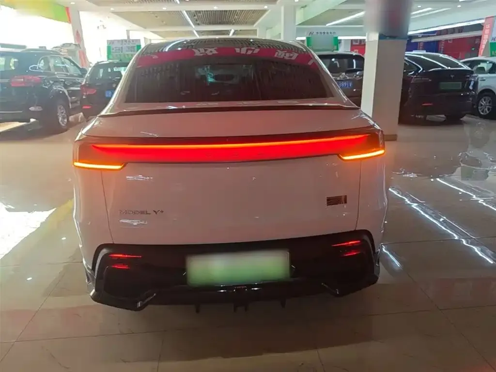 Tesla Model Y — фото 8