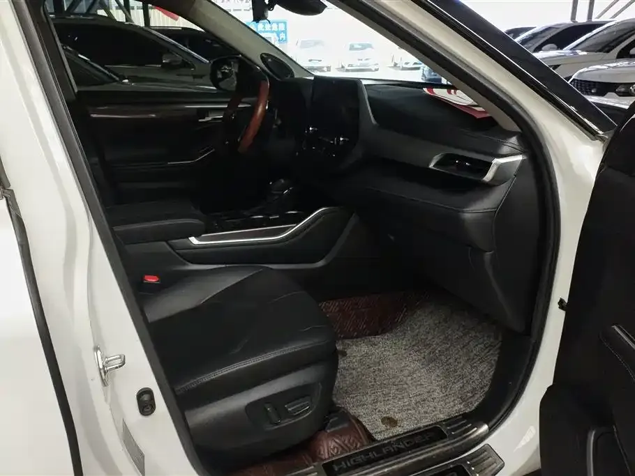 Toyota Highlander — фото 10