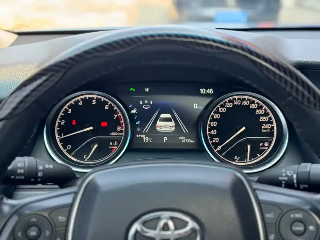 Toyota Camry — фото 4