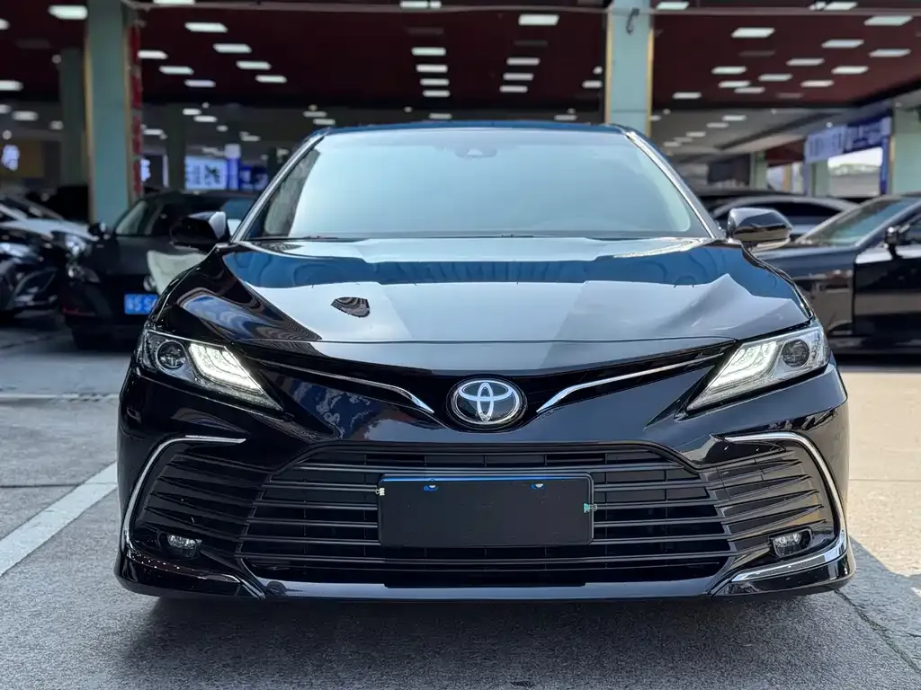 Toyota Camry — фото 9