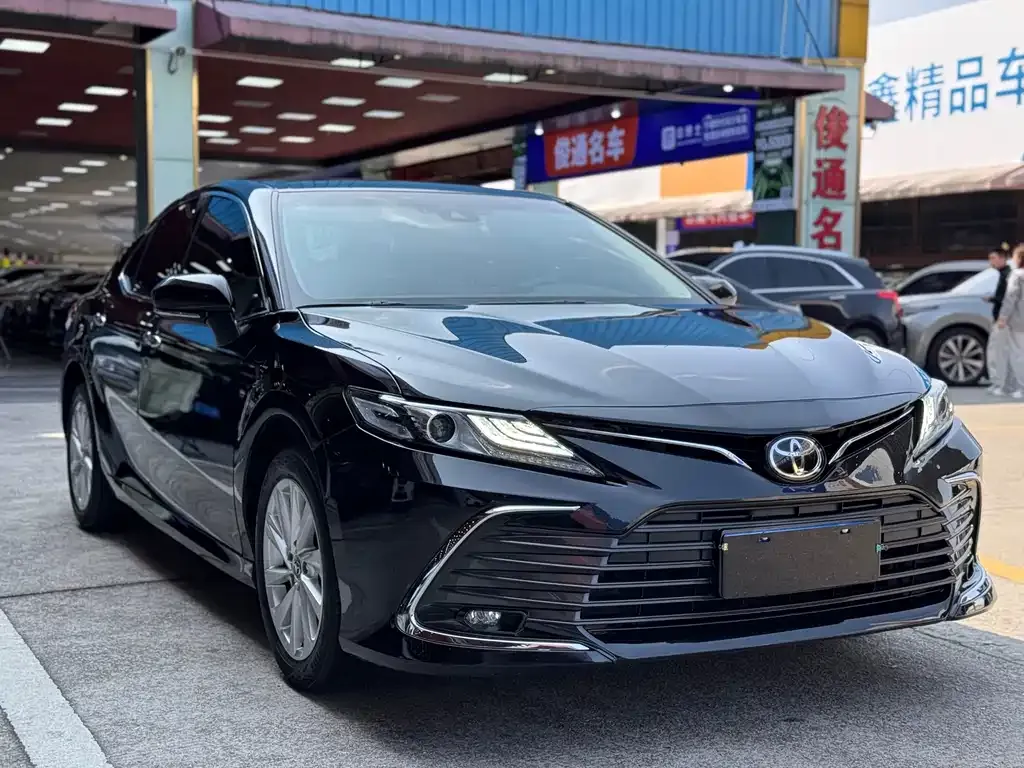 Toyota Camry — фото 3
