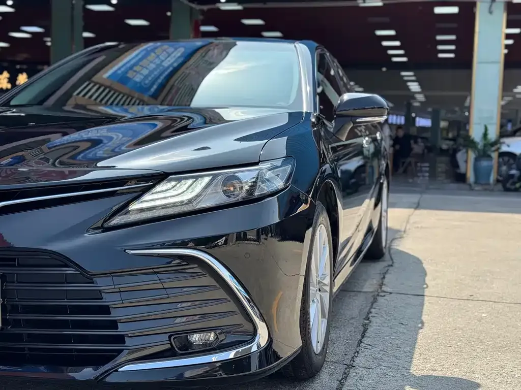 Toyota Camry — фото 6