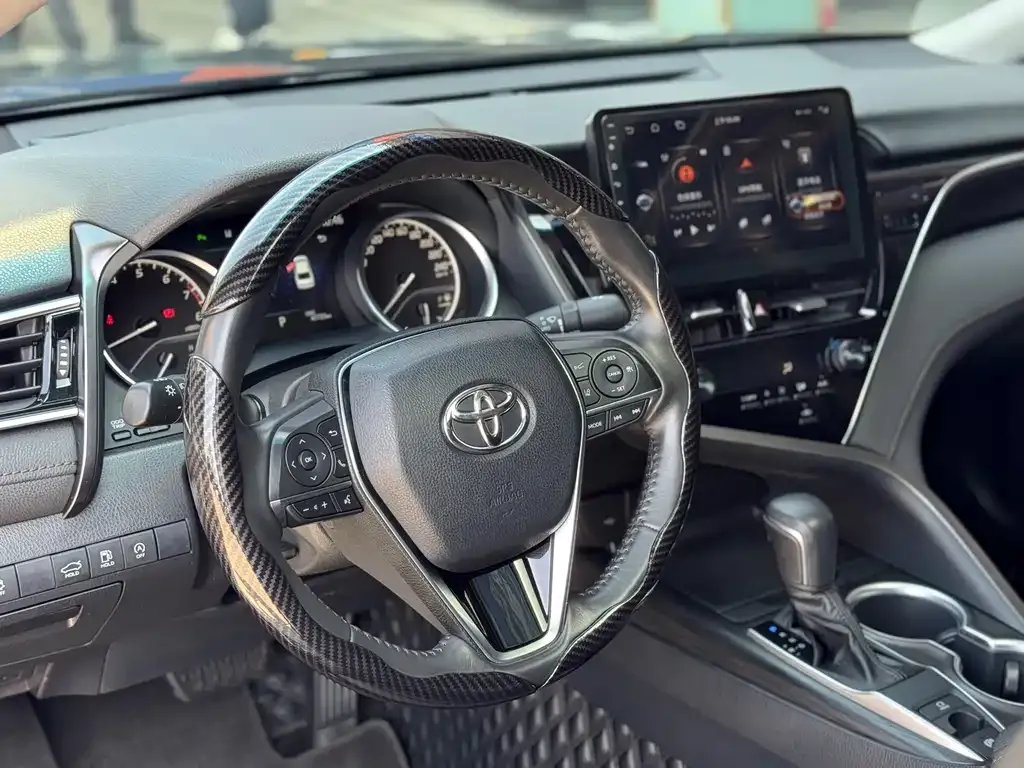 Toyota Camry — фото 8