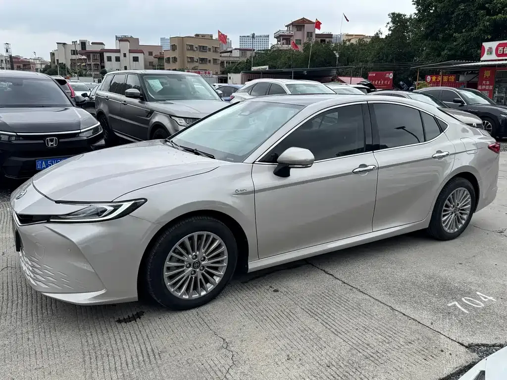 Toyota Camry — фото 7
