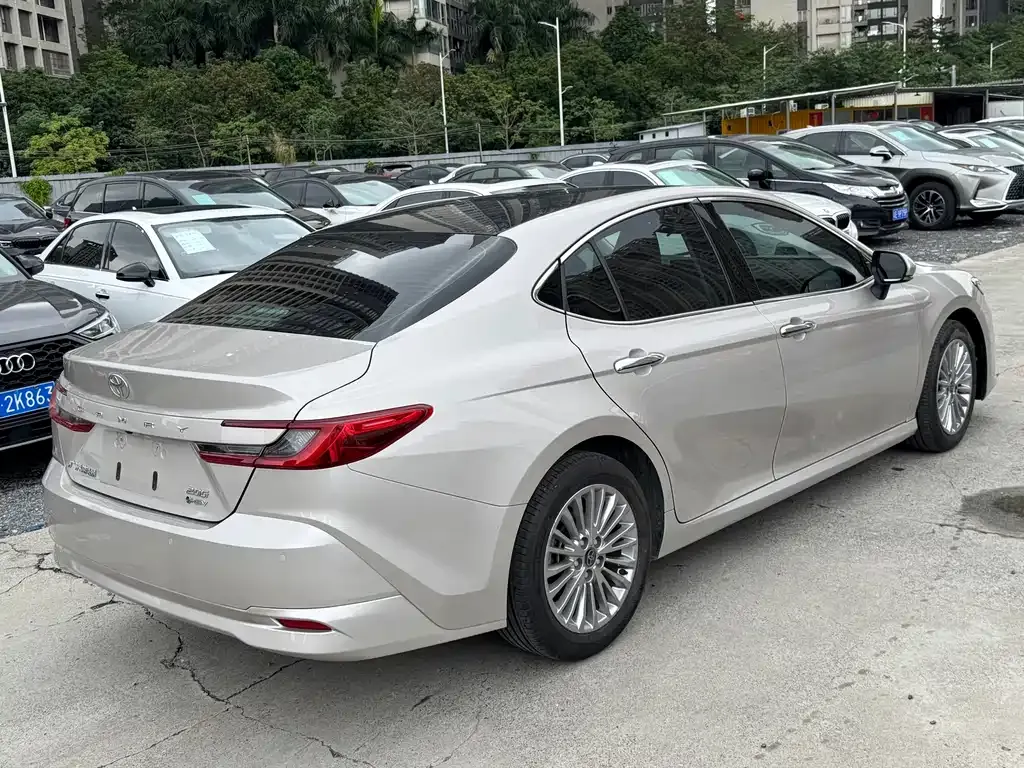 Toyota Camry — фото 10