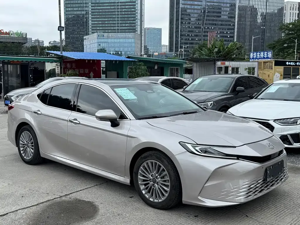Toyota Camry — фото 4