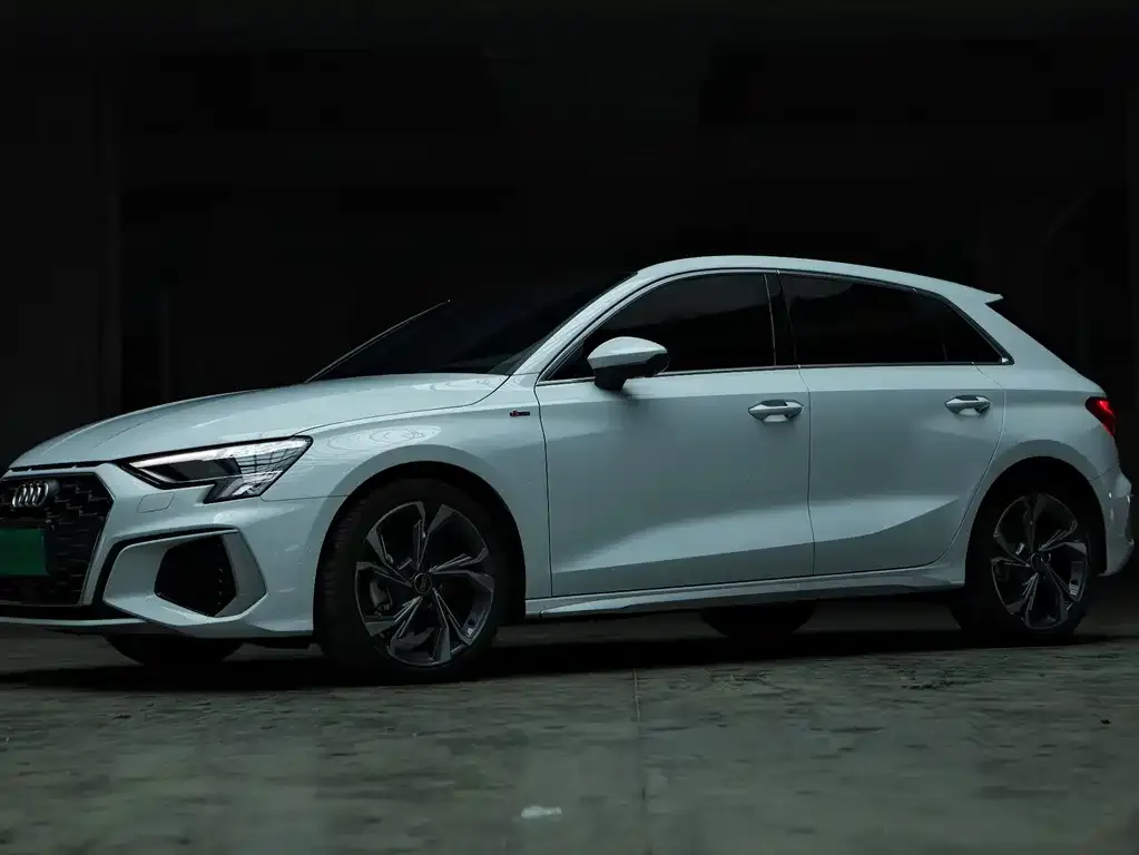 Audi A3 — фото 1
