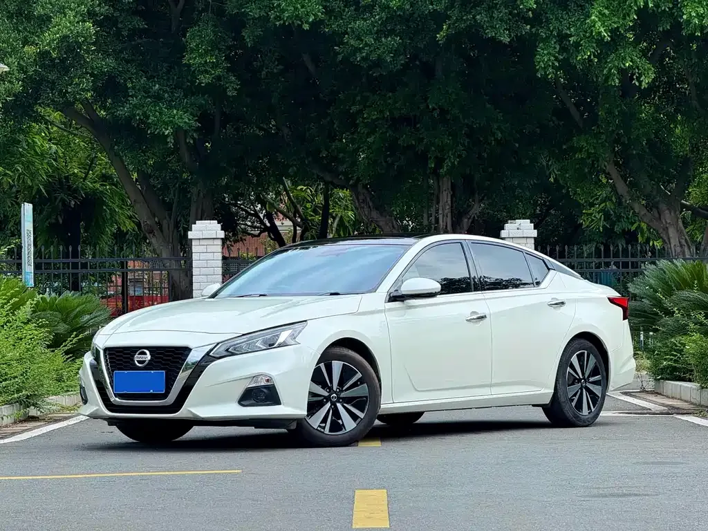 Nissan Teana — фото 1