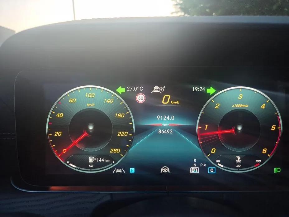 Mercedes-Benz E-Class 2021 из KR, фото 2