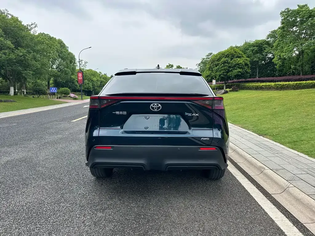 Toyota bZ4X 2023 из CN, фото 5