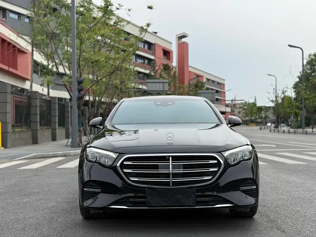Mercedes-Benz E-Class — фото 10