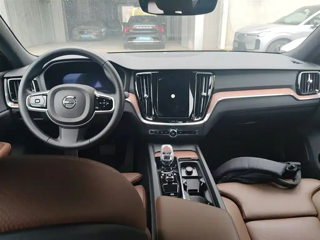 Volvo S60 — фото 10