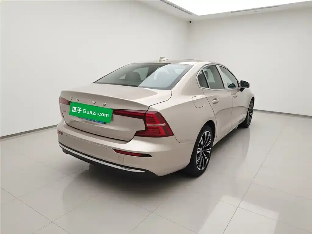 Volvo S60 — фото 5