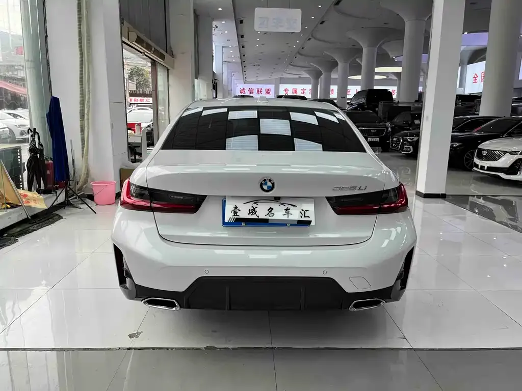 BMW 3 Series 2023 из CN, фото 7