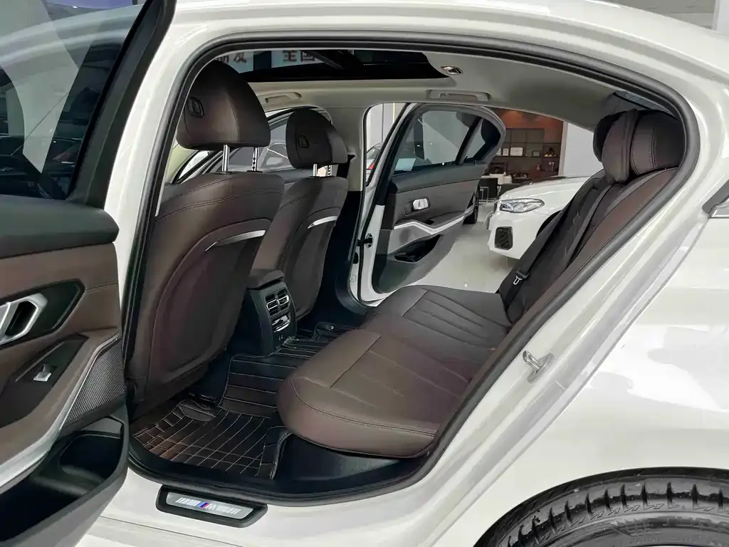 BMW 3 Series 2023 из CN, фото 9
